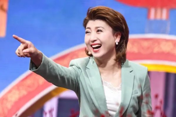 闫学晶被指又离婚，她现任老公是谁？