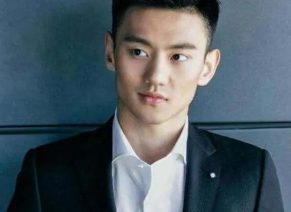 当年拿遍亚洲记录的宁泽涛，仅26岁被迫退役，退役1年他现状如何了？